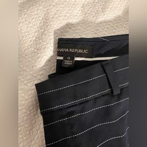 Banana republic navy pin striped pants size 0 - like new condition
